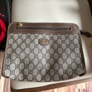 Vintage Gucci clutch